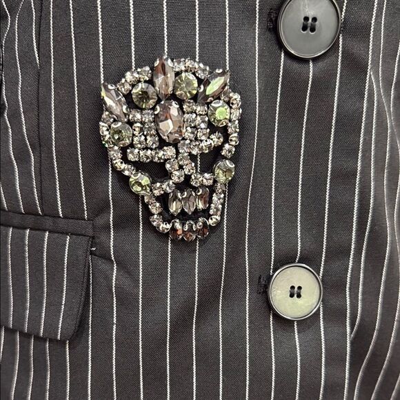 Romeo and Juliet  Pinstripe Couture Women's Blazer Size Medium - Picture 4 of 6